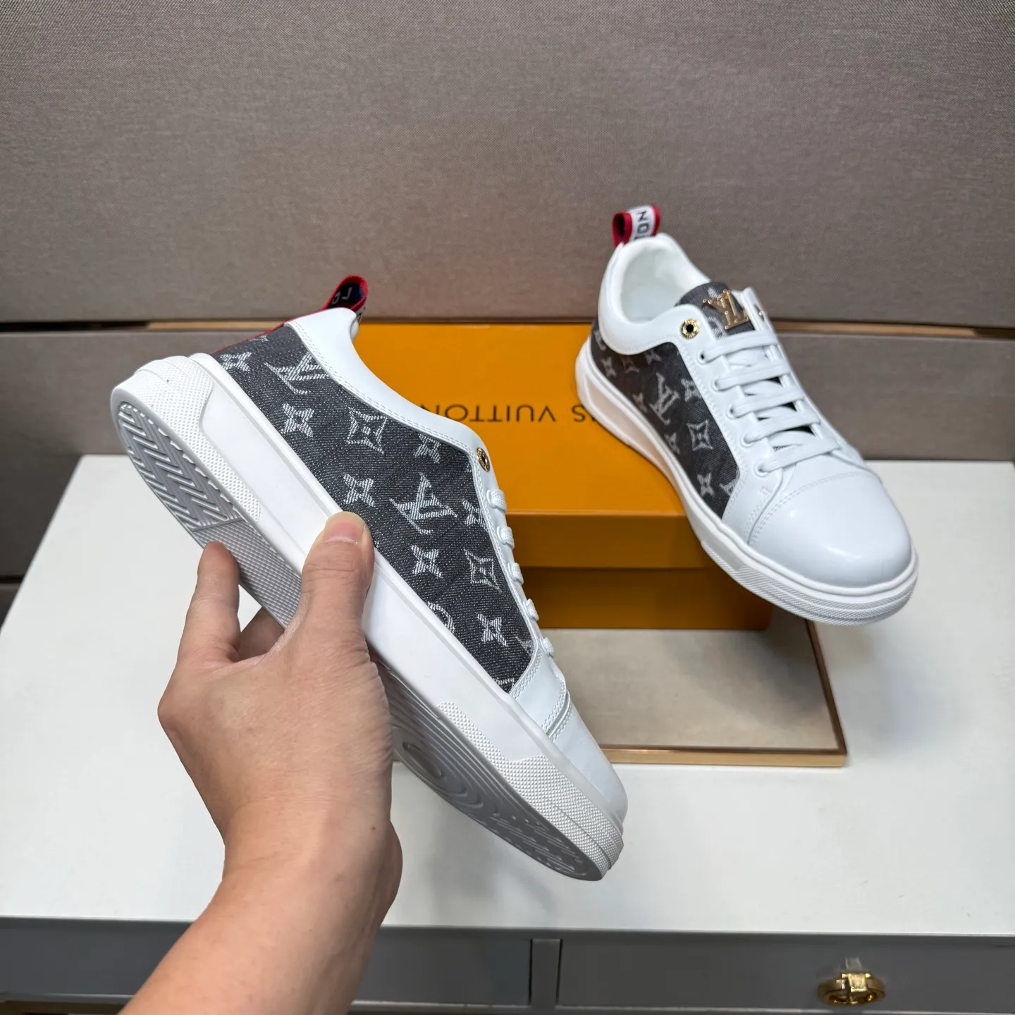 ⬛️Men's shoes 💰p400 [LV～] Men's casual shoes 2025z cabinet sales simultaneously 🔶Size: 38-44#️⃣ 🔷3 colors🔜The upper is made of multi-material splicing ➕Genuine leather lining, comfortable and breathable, sole: original comfortable and wear-resistant outsole, ⚠️real thing📱photographed🎬real thing is better📢📢📢